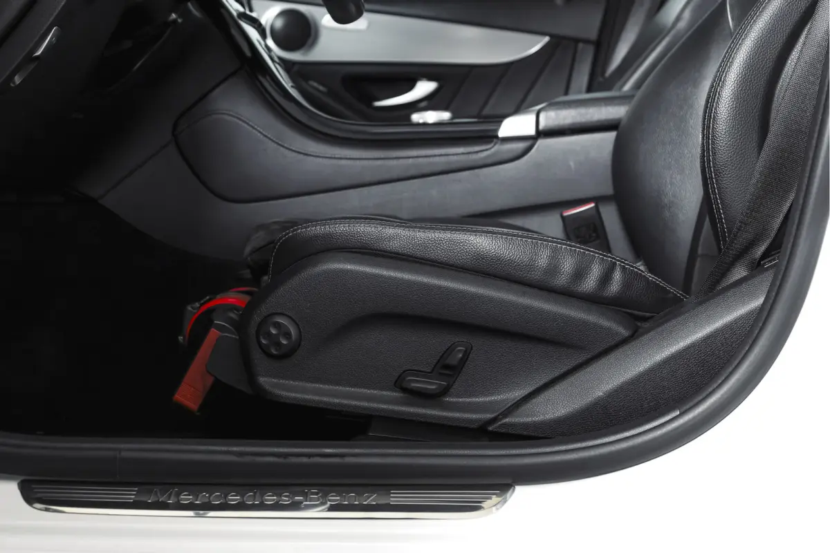 250 4MATIC 211 PK Premium AMG Line | S/K-Panodak | Cruise | Stoelverw. | PDC | Camera | App. Connect | ECC | LM 21" |