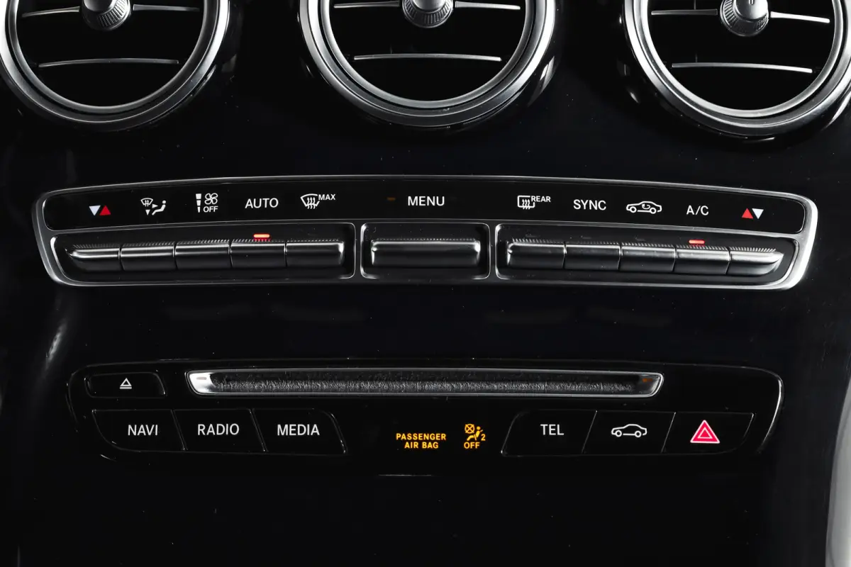 250 4MATIC 211 PK Premium AMG Line | S/K-Panodak | Cruise | Stoelverw. | PDC | Camera | App. Connect | ECC | LM 21" |