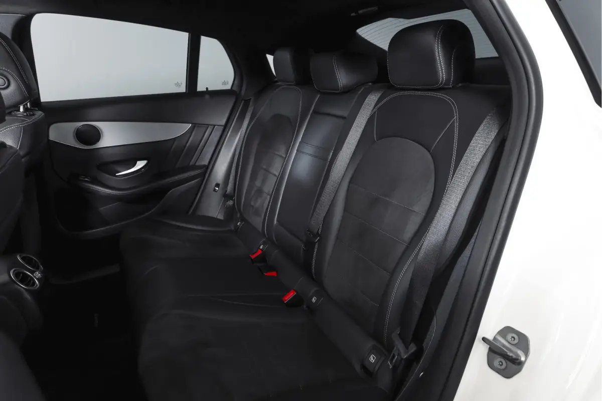 250 4MATIC 211 PK Premium AMG Line | S/K-Panodak | Cruise | Stoelverw. | PDC | Camera | App. Connect | ECC | LM 21" |