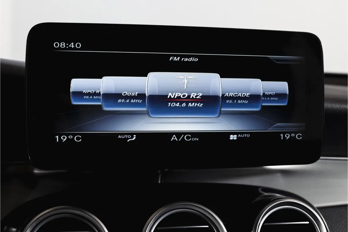 250 4MATIC 211 PK Premium AMG Line | S/K-Panodak | Cruise | Stoelverw. | PDC | Camera | App. Connect | ECC | LM 21" |