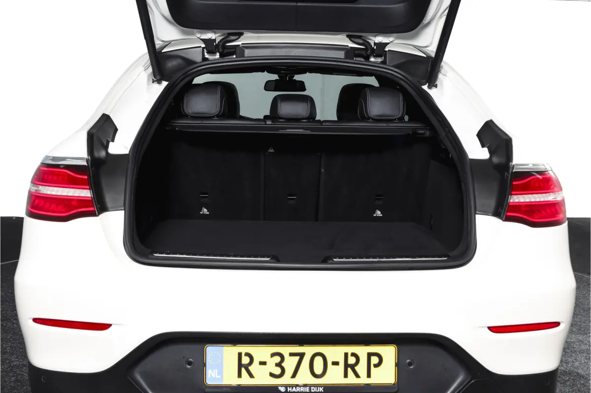 250 4MATIC 211 PK Premium AMG Line | S/K-Panodak | Cruise | Stoelverw. | PDC | Camera | App. Connect | ECC | LM 21" |