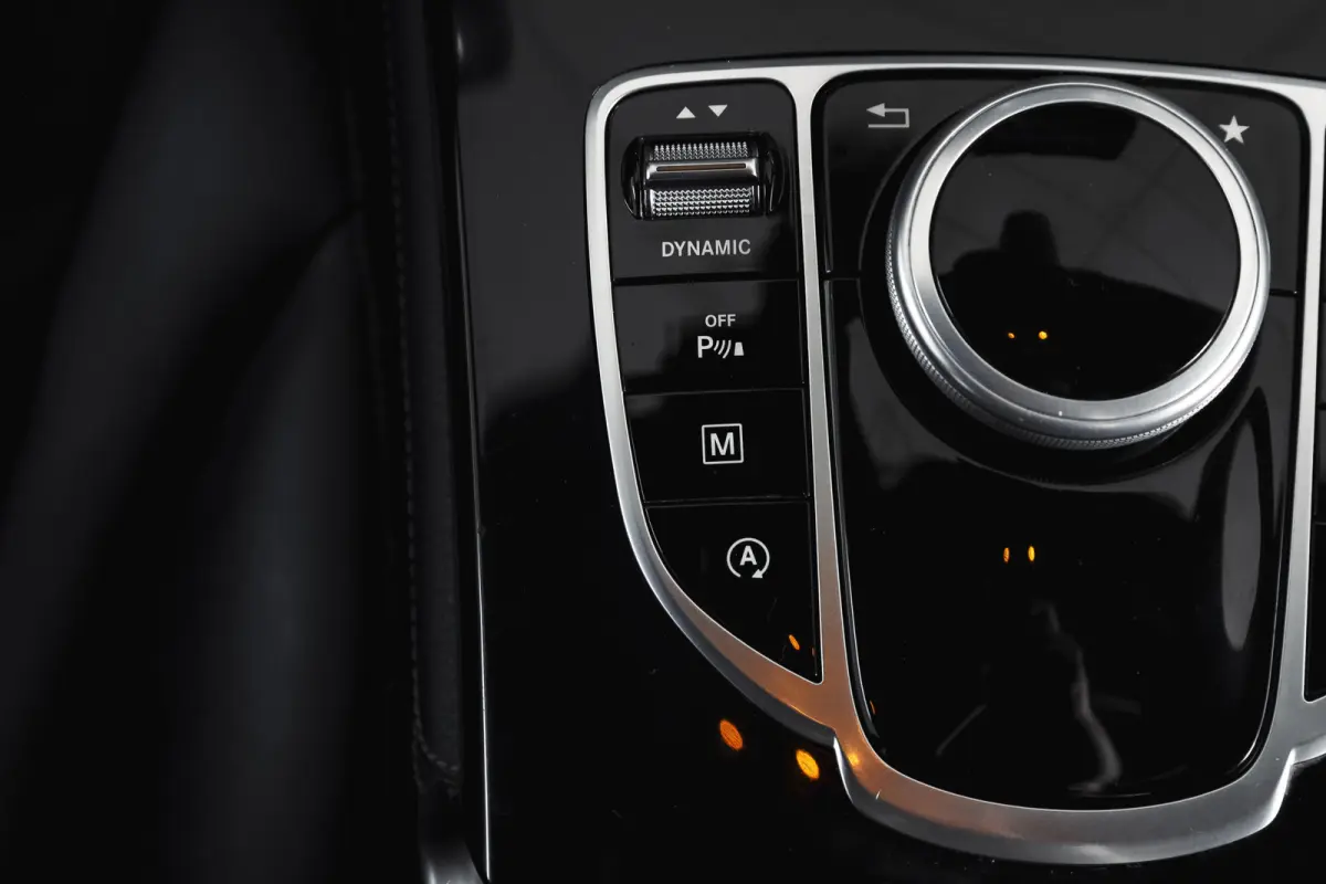 250 4MATIC 211 PK Premium AMG Line | S/K-Panodak | Cruise | Stoelverw. | PDC | Camera | App. Connect | ECC | LM 21" |