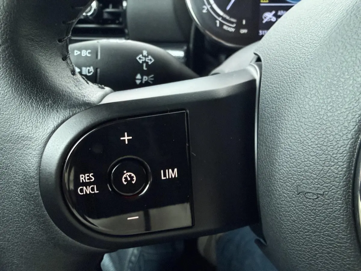 Cooper | Cruise control | Keyless entry | Led koplamen | Achteruitrijcamera | Stoelverwarming
