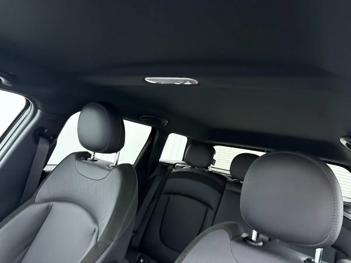 Cooper | Cruise control | Keyless entry | Led koplamen | Achteruitrijcamera | Stoelverwarming