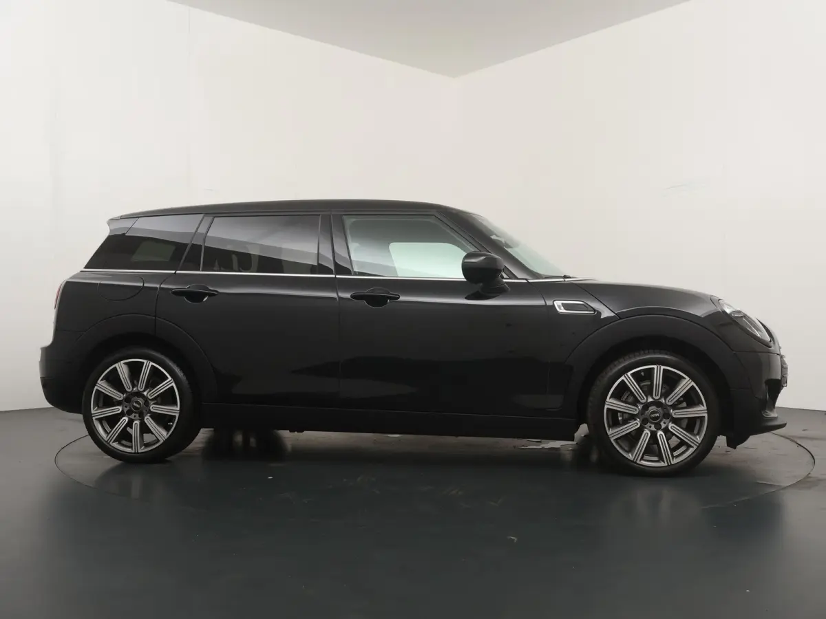 Cooper | Cruise control | Keyless entry | Led koplamen | Achteruitrijcamera | Stoelverwarming
