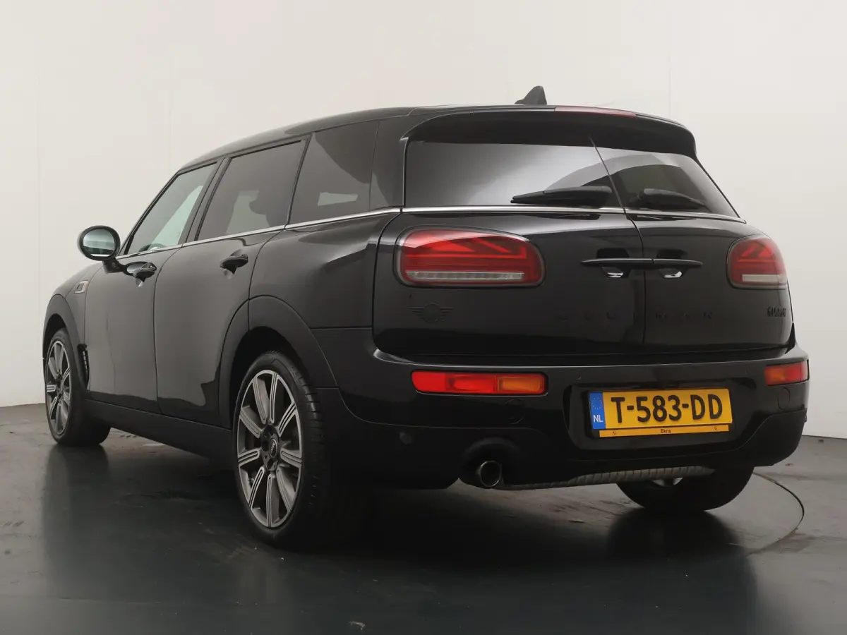 Cooper | Cruise control | Keyless entry | Led koplamen | Achteruitrijcamera | Stoelverwarming