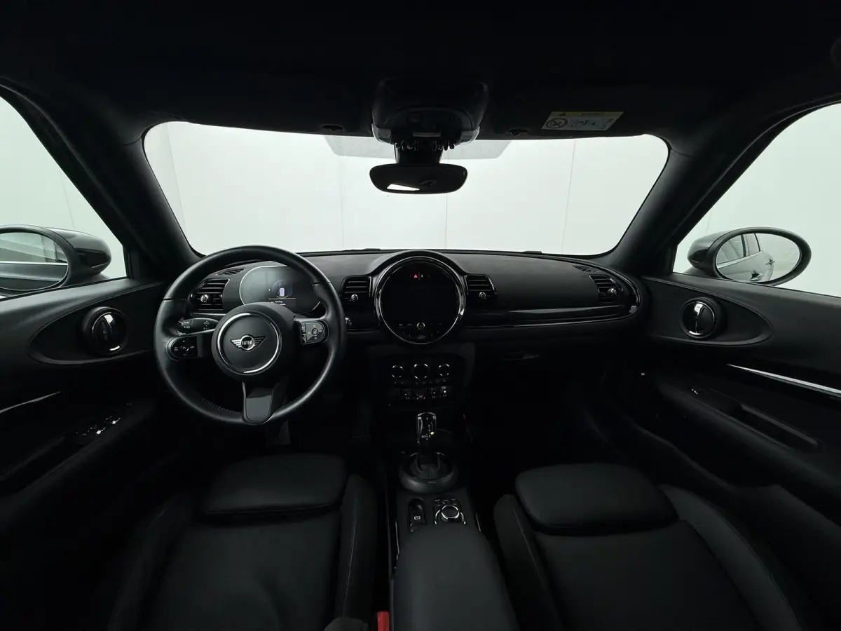 Cooper | Cruise control | Keyless entry | Led koplamen | Achteruitrijcamera | Stoelverwarming