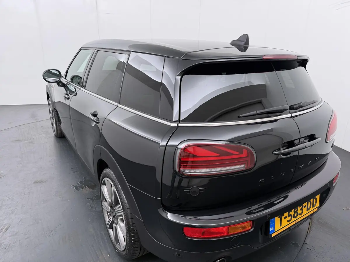 Cooper | Cruise control | Keyless entry | Led koplamen | Achteruitrijcamera | Stoelverwarming