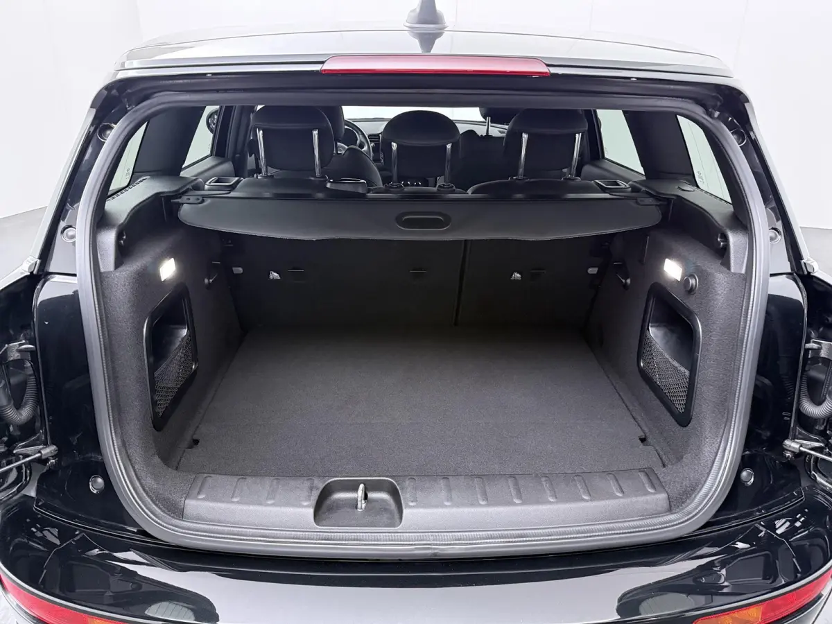 Cooper | Cruise control | Keyless entry | Led koplamen | Achteruitrijcamera | Stoelverwarming