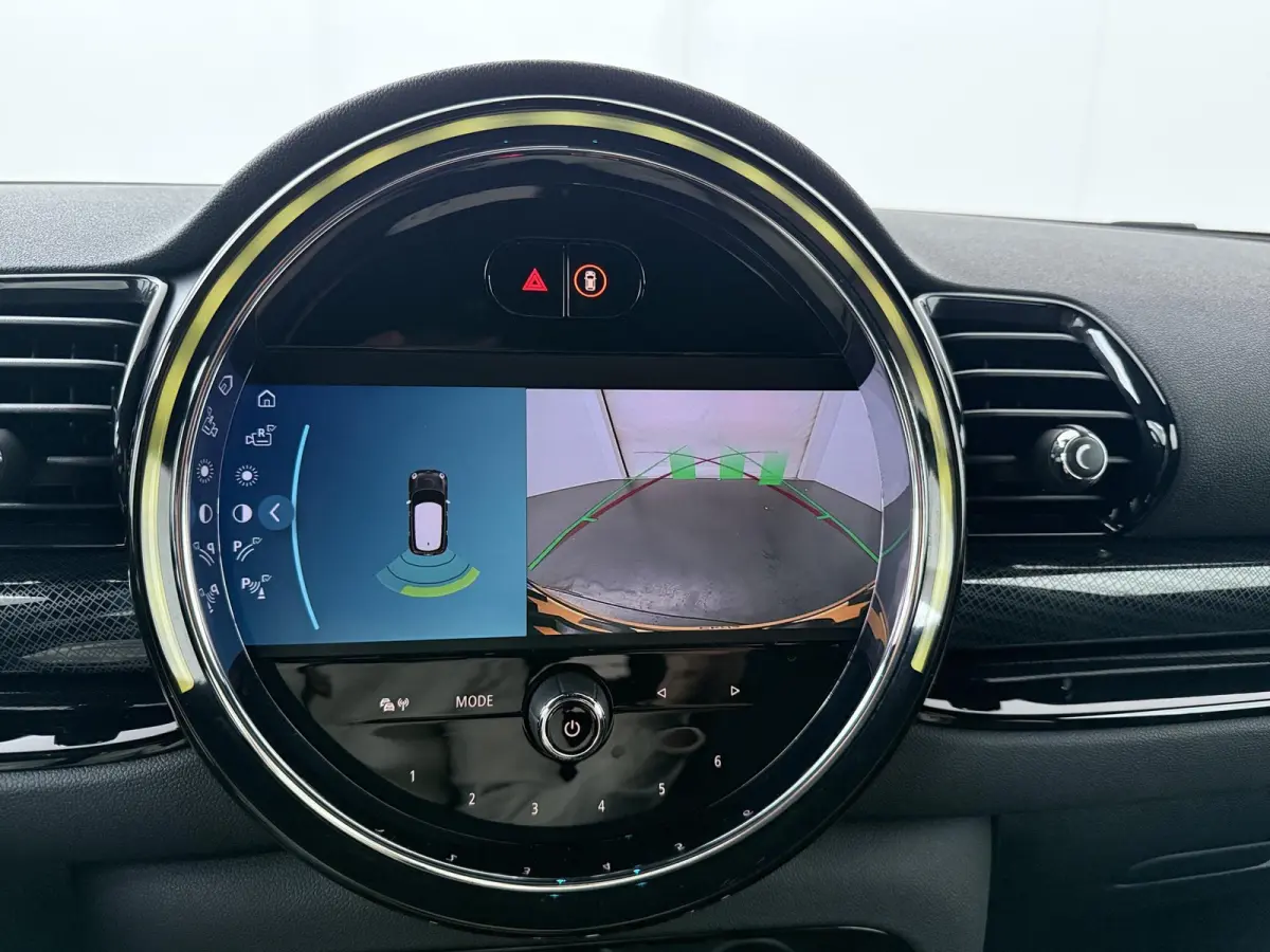 Cooper | Cruise control | Keyless entry | Led koplamen | Achteruitrijcamera | Stoelverwarming