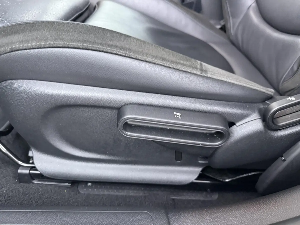 Cooper | Cruise control | Keyless entry | Led koplamen | Achteruitrijcamera | Stoelverwarming