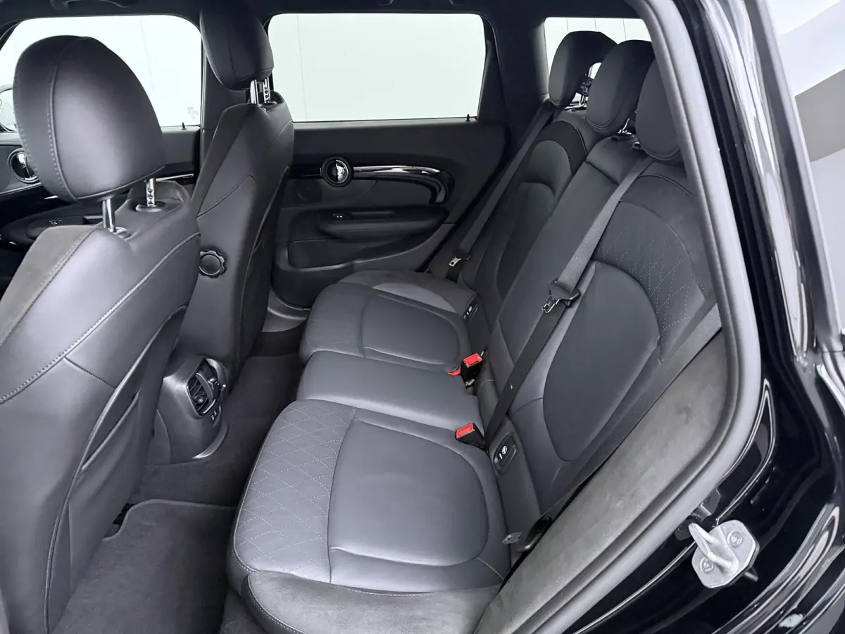 Cooper | Cruise control | Keyless entry | Led koplamen | Achteruitrijcamera | Stoelverwarming