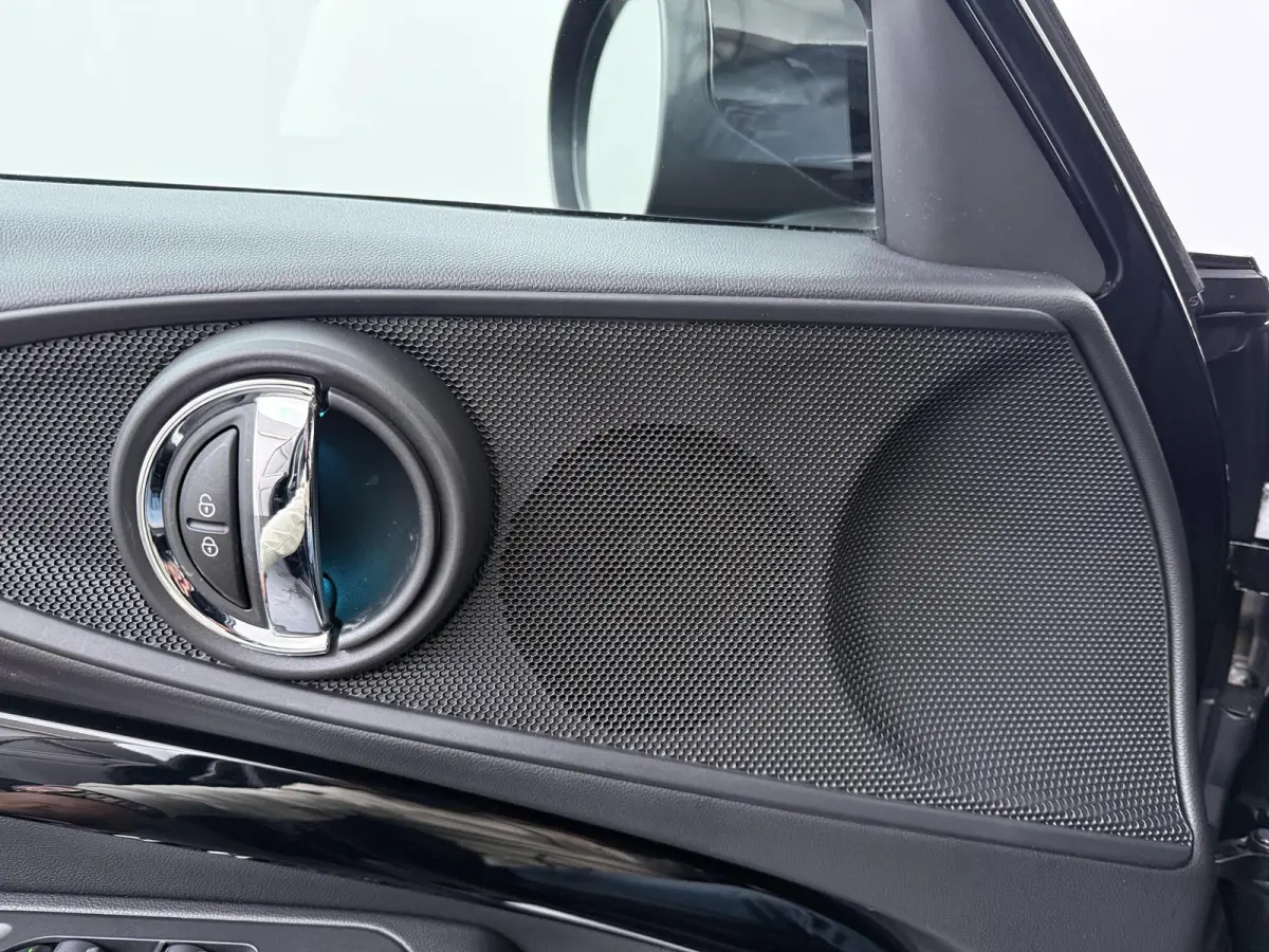 Cooper | Cruise control | Keyless entry | Led koplamen | Achteruitrijcamera | Stoelverwarming