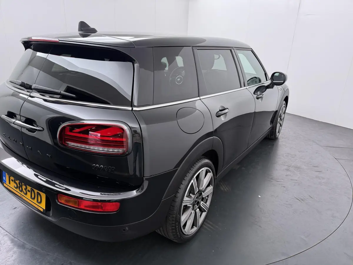 Cooper | Cruise control | Keyless entry | Led koplamen | Achteruitrijcamera | Stoelverwarming