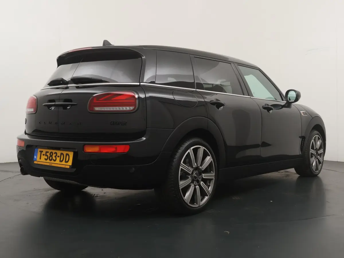 Cooper | Cruise control | Keyless entry | Led koplamen | Achteruitrijcamera | Stoelverwarming