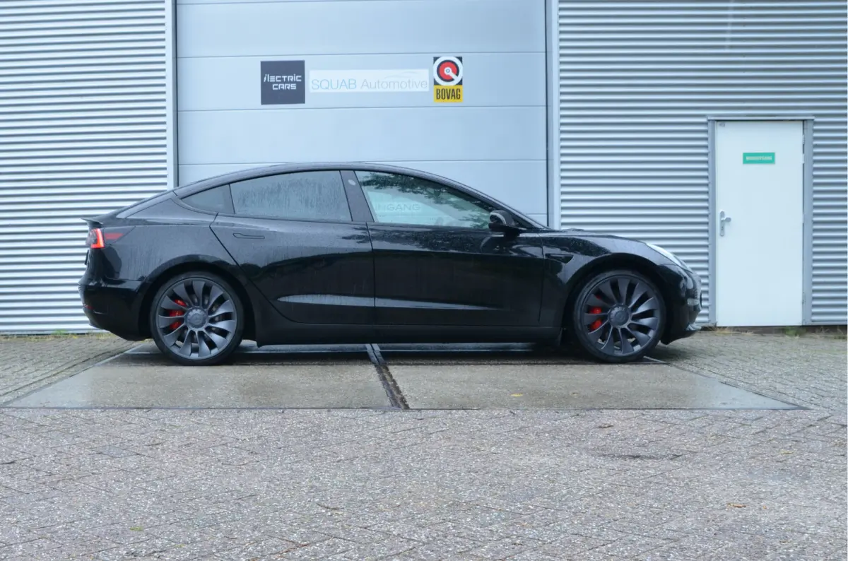Performance AWD 75 kWh AutoPilot3.0, Warmtepomp