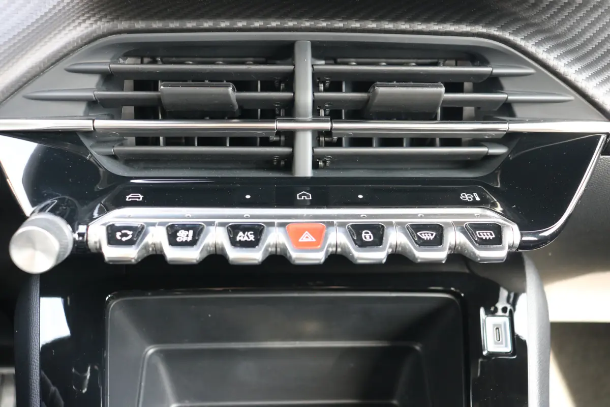 1.2 Hybrid 136 Style | Airco | Parkeersensoren achter | LED Koplampen | Cruise control | DAB |