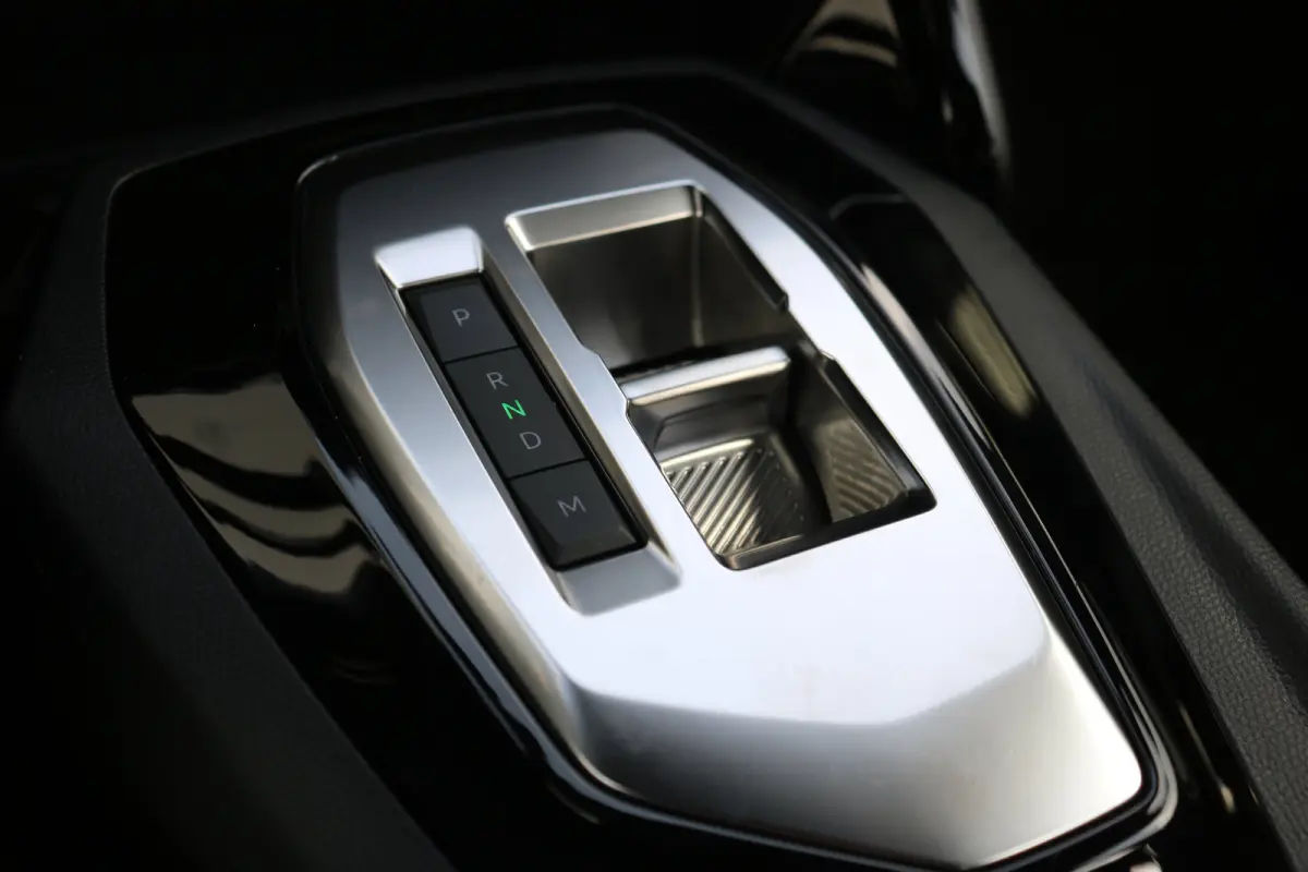 1.2 Hybrid 136 Style | Airco | Parkeersensoren achter | LED Koplampen | Cruise control | DAB |