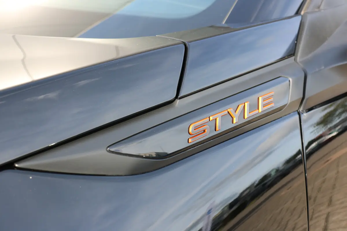 1.2 Hybrid 136 Style | Airco | Parkeersensoren achter | LED Koplampen | Cruise control | DAB |