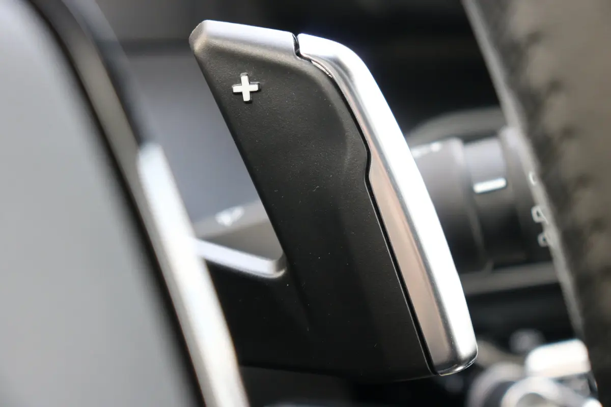 1.2 Hybrid 136 Style | Airco | Parkeersensoren achter | LED Koplampen | Cruise control | DAB |
