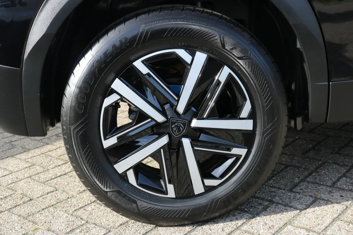 1.2 Hybrid 136 Style | Airco | Parkeersensoren achter | LED Koplampen | Cruise control | DAB |