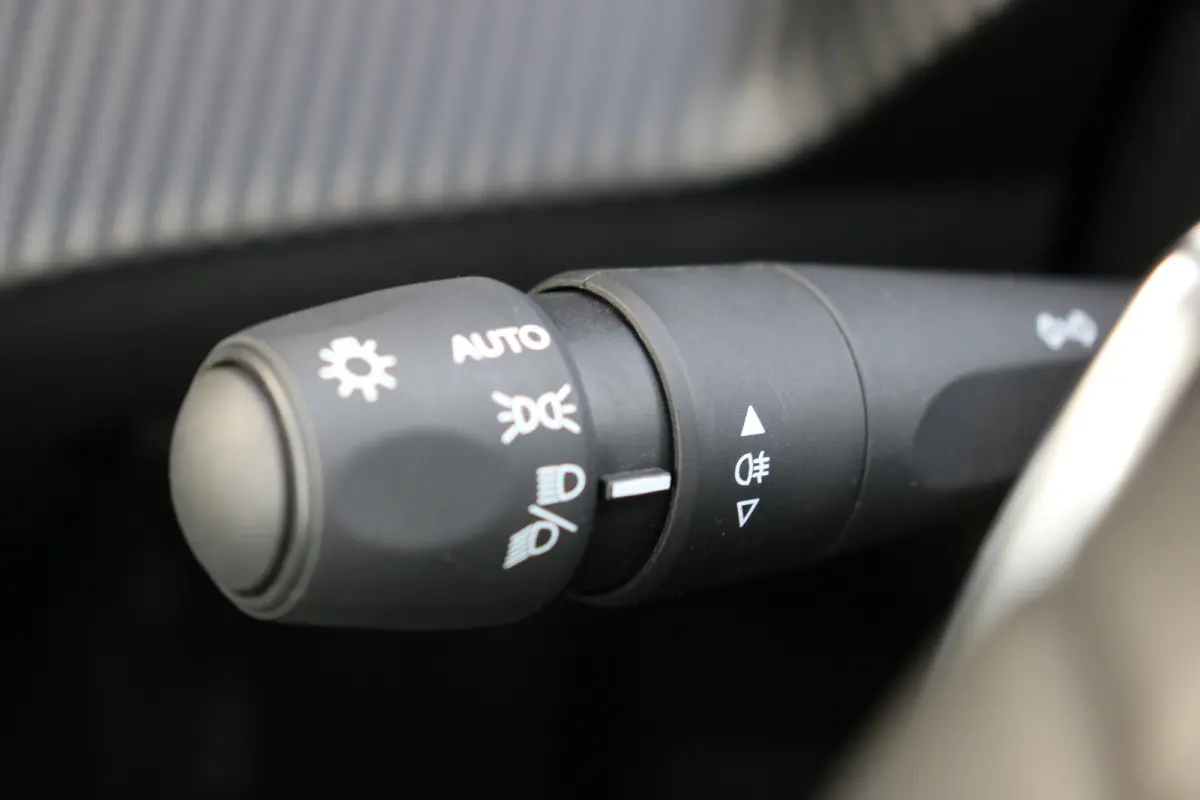 1.2 Hybrid 136 Style | Airco | Parkeersensoren achter | LED Koplampen | Cruise control | DAB |