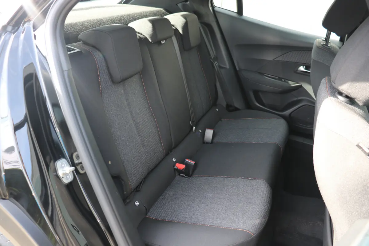 1.2 Hybrid 136 Style | Airco | Parkeersensoren achter | LED Koplampen | Cruise control | DAB |