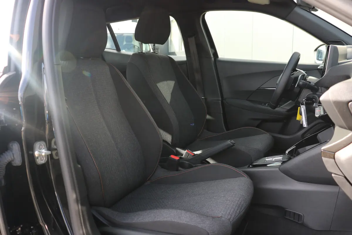 1.2 Hybrid 136 Style | Airco | Parkeersensoren achter | LED Koplampen | Cruise control | DAB |