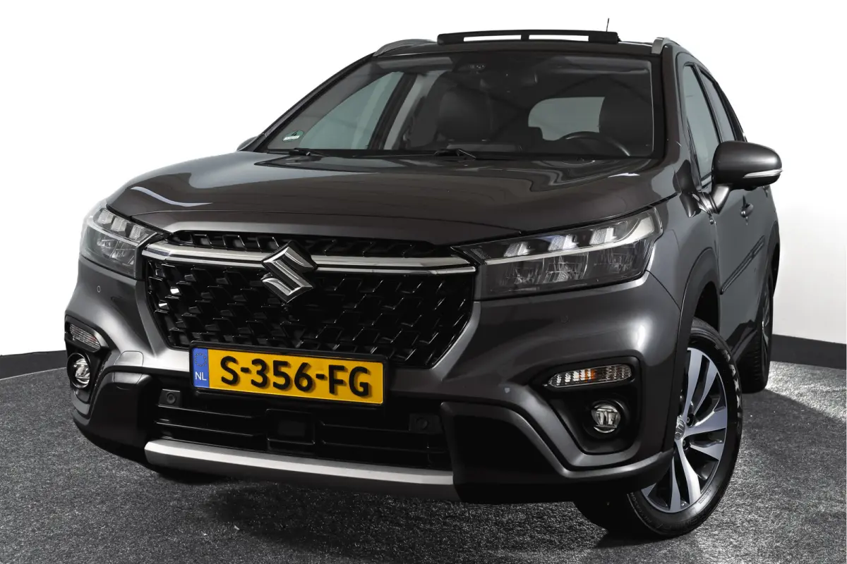 1.5 Hybrid Style Orig. NL | S/K-Panodak | Adapt. Cruise | Stoelverw. | 360 Camera | PDC | NAV+App. Connect | Afn. Trekhaak | ECC | LM 17" |