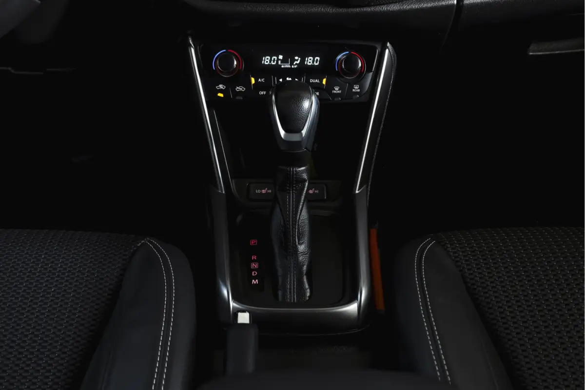 1.5 Hybrid Style Orig. NL | S/K-Panodak | Adapt. Cruise | Stoelverw. | 360 Camera | PDC | NAV+App. Connect | Afn. Trekhaak | ECC | LM 17" |