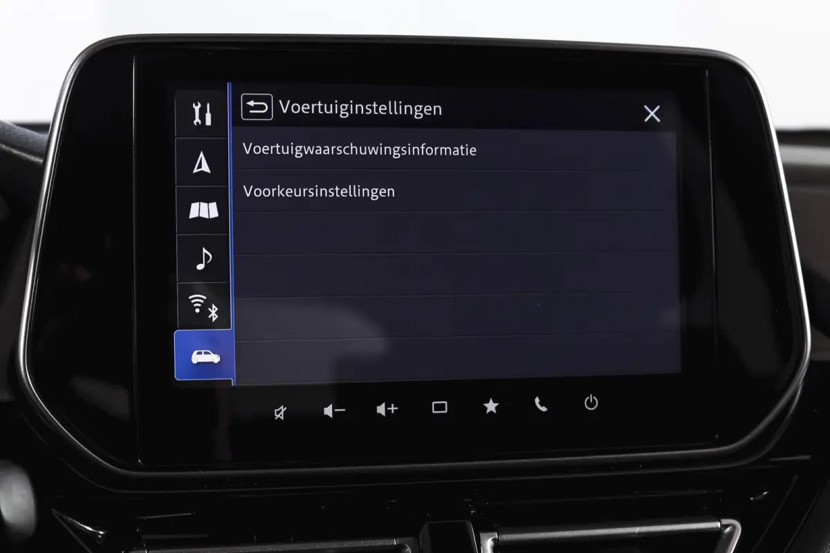 1.5 Hybrid Style Orig. NL | S/K-Panodak | Adapt. Cruise | Stoelverw. | 360 Camera | PDC | NAV+App. Connect | Afn. Trekhaak | ECC | LM 17" |
