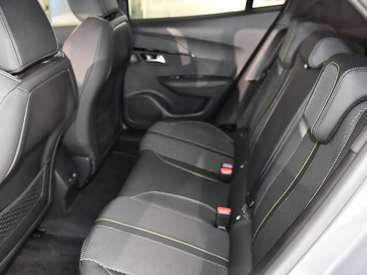 1.2 Hybrid 145 GT .
