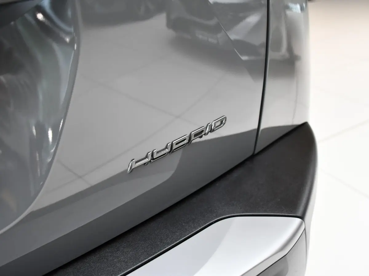 1.2 Hybrid 145 GT .