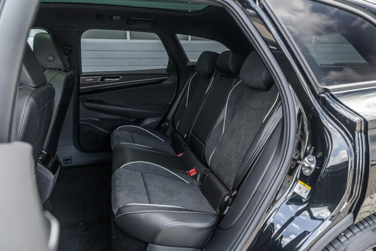 286pk Limited Edition Plus 77 kWh | Exterieur Pakket Plus | Interieur Pakket Plus