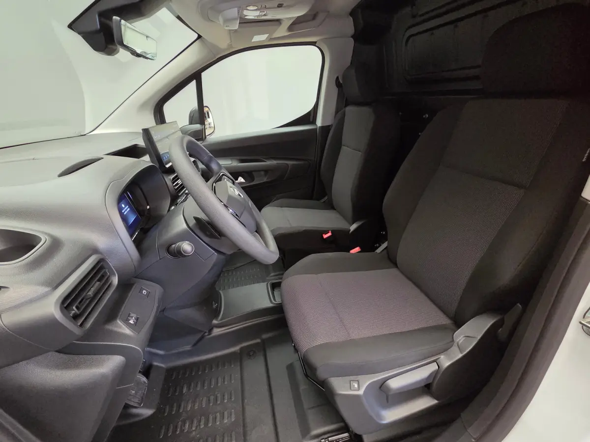 Standaard - Electric |  Reservewiel   | 8 jaar of 160.000 km fabrieksgarantie op het batterijpakket (tot 70% van de laadcapaciteit) | Airco (automatisch) 2,9% financial lease