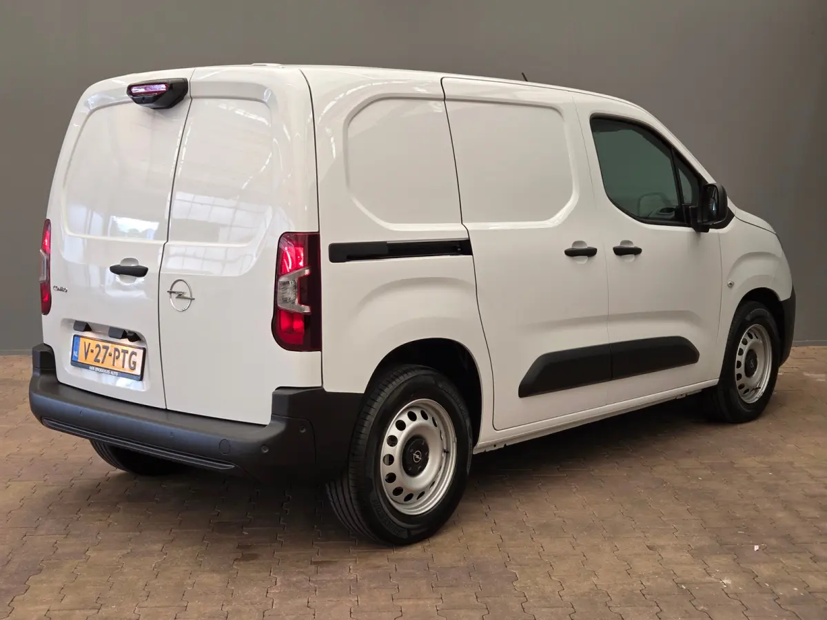 Standaard - Electric |  Reservewiel   | 8 jaar of 160.000 km fabrieksgarantie op het batterijpakket (tot 70% van de laadcapaciteit) | Airco (automatisch) 2,9% financial lease