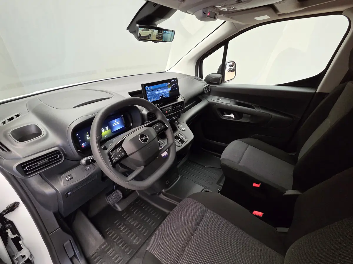 Standaard - Electric |  Reservewiel   | 8 jaar of 160.000 km fabrieksgarantie op het batterijpakket (tot 70% van de laadcapaciteit) | Airco (automatisch) 2,9% financial lease