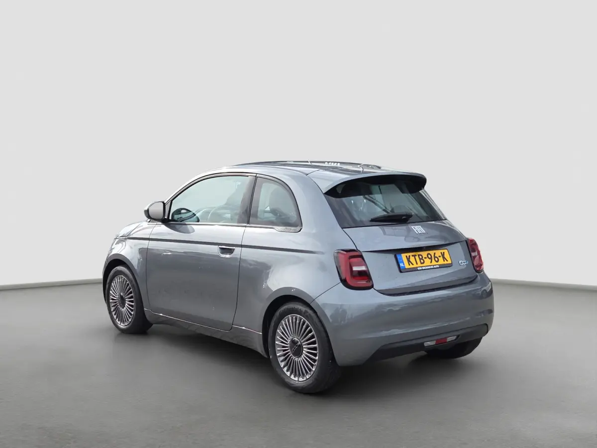 Icon 42 kWh SOH 94,12% | Camera | Full map navigatie | Carplay/android auto | 16 inch lmv |