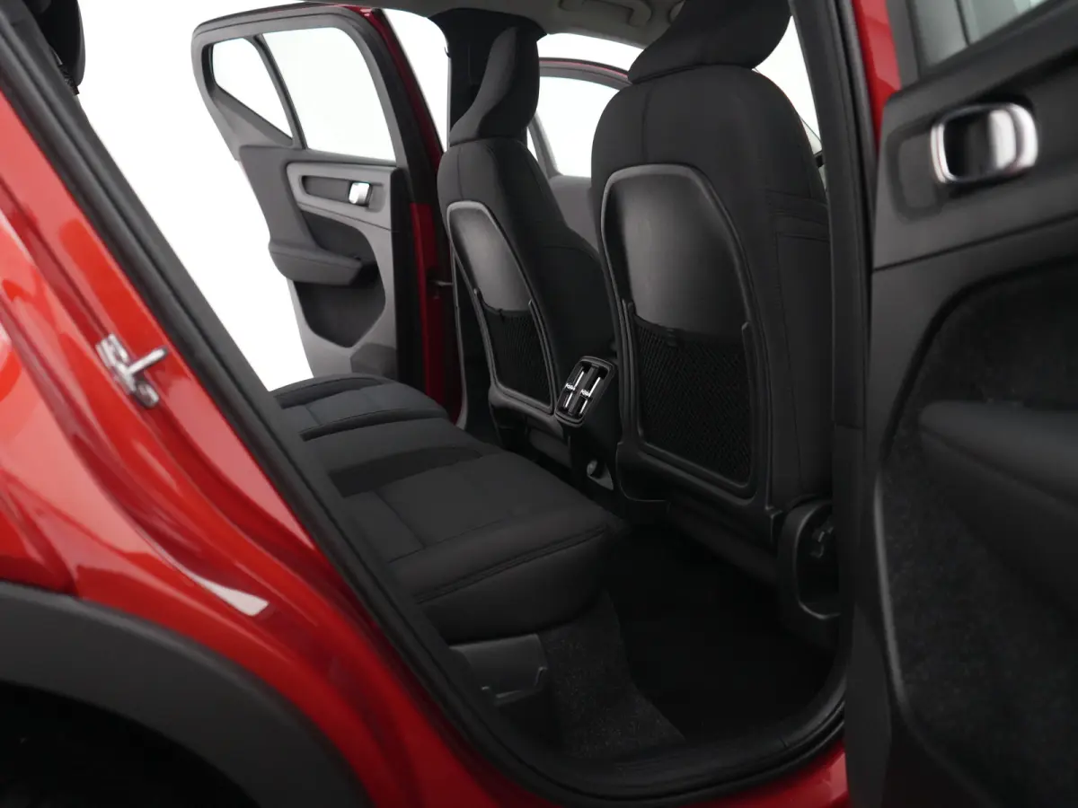 T3 Business Pro | Adaptive Cruise | BLIS | Trekhaak | Camera | Keyless Entry | Pilot Assist | Apple Carplay