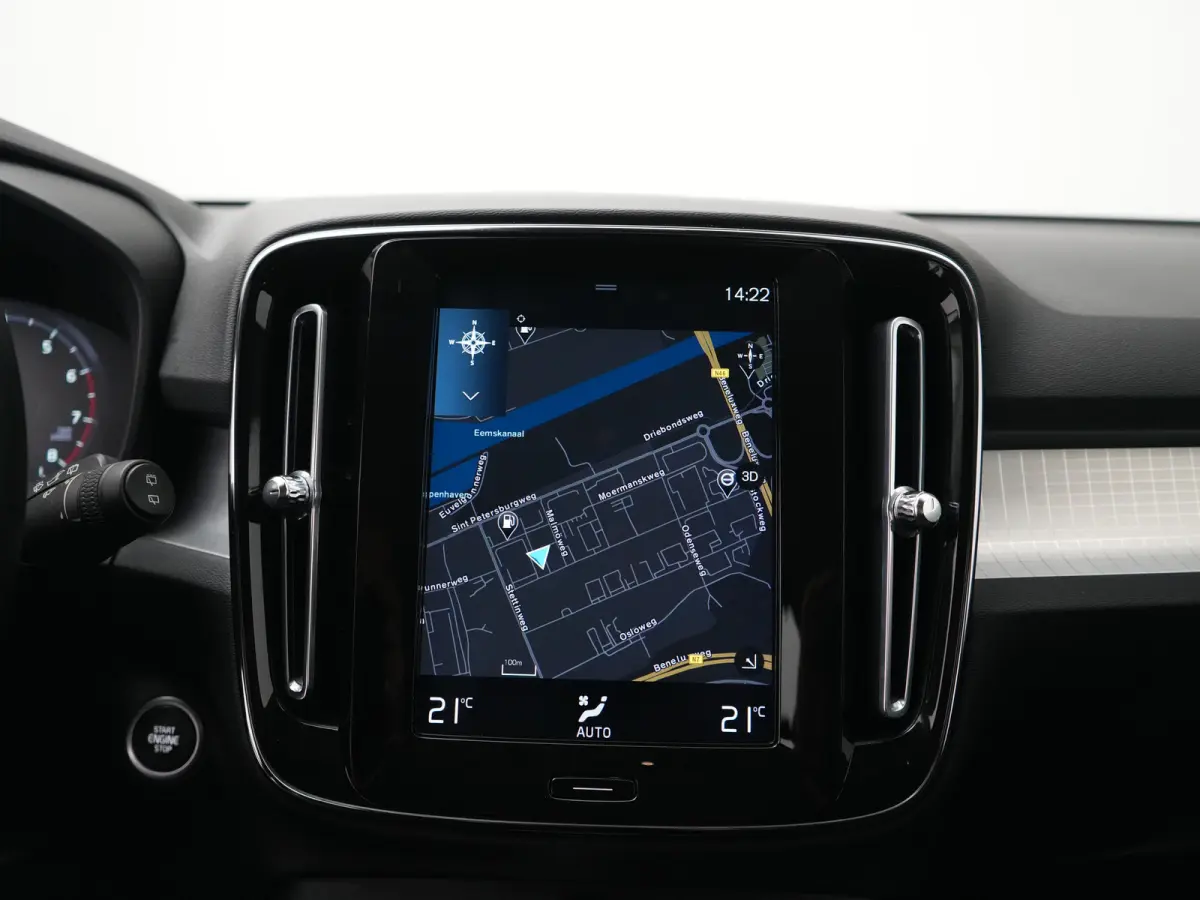 T3 Business Pro | Adaptive Cruise | BLIS | Trekhaak | Camera | Keyless Entry | Pilot Assist | Apple Carplay