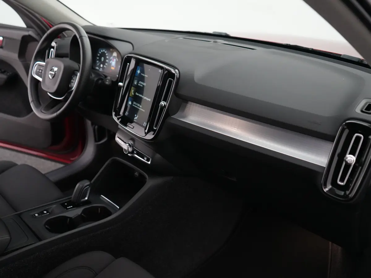 T3 Business Pro | Adaptive Cruise | BLIS | Trekhaak | Camera | Keyless Entry | Pilot Assist | Apple Carplay