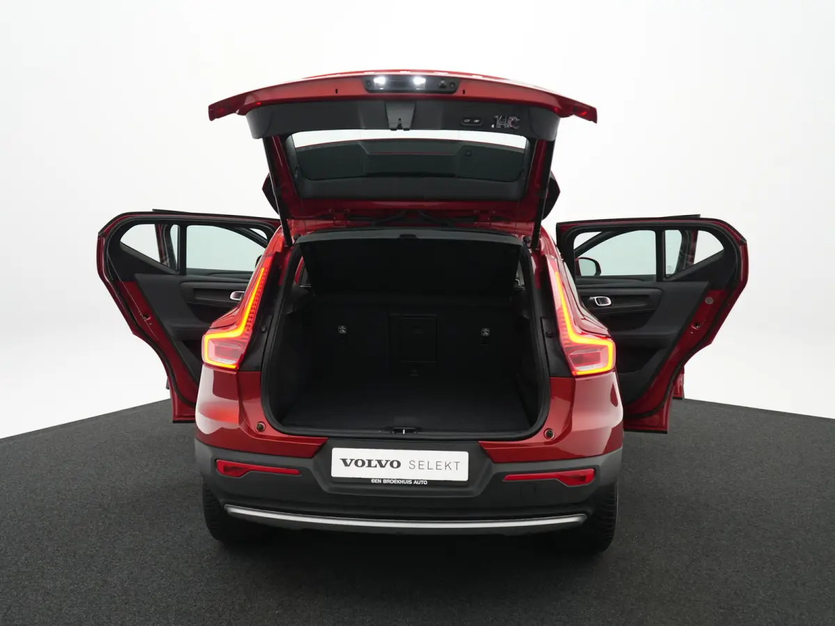 T3 Business Pro | Adaptive Cruise | BLIS | Trekhaak | Camera | Keyless Entry | Pilot Assist | Apple Carplay