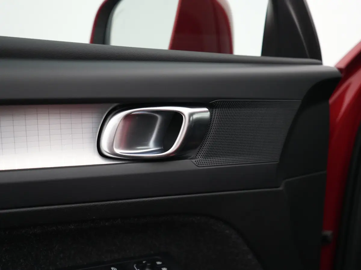 T3 Business Pro | Adaptive Cruise | BLIS | Trekhaak | Camera | Keyless Entry | Pilot Assist | Apple Carplay