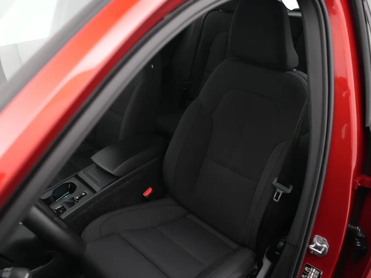 T3 Business Pro | Adaptive Cruise | BLIS | Trekhaak | Camera | Keyless Entry | Pilot Assist | Apple Carplay