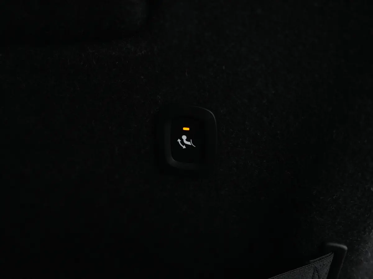 T3 Business Pro | Adaptive Cruise | BLIS | Trekhaak | Camera | Keyless Entry | Pilot Assist | Apple Carplay