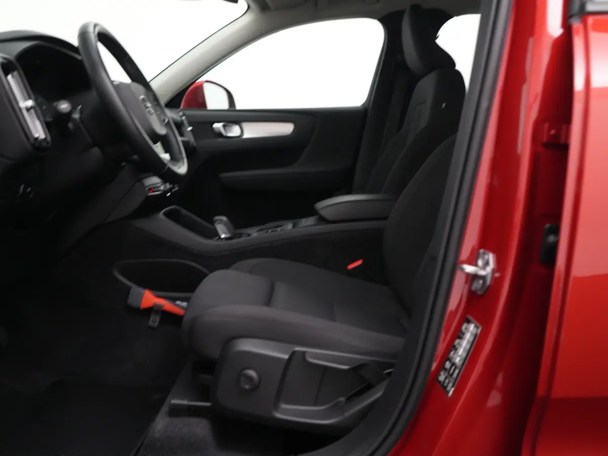 T3 Business Pro | Adaptive Cruise | BLIS | Trekhaak | Camera | Keyless Entry | Pilot Assist | Apple Carplay