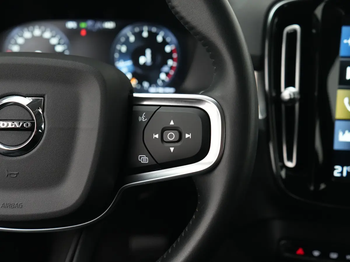 T3 Business Pro | Adaptive Cruise | BLIS | Trekhaak | Camera | Keyless Entry | Pilot Assist | Apple Carplay