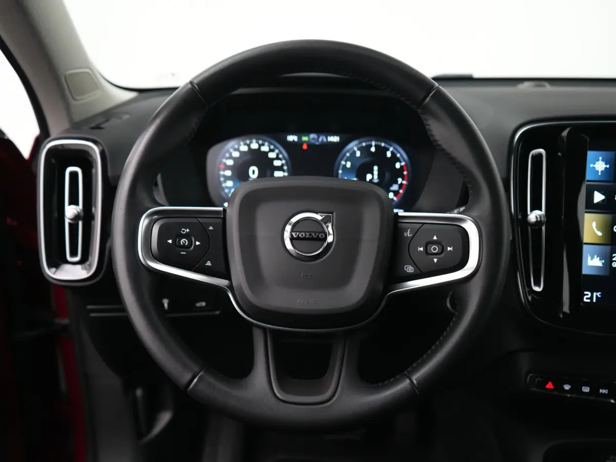 T3 Business Pro | Adaptive Cruise | BLIS | Trekhaak | Camera | Keyless Entry | Pilot Assist | Apple Carplay