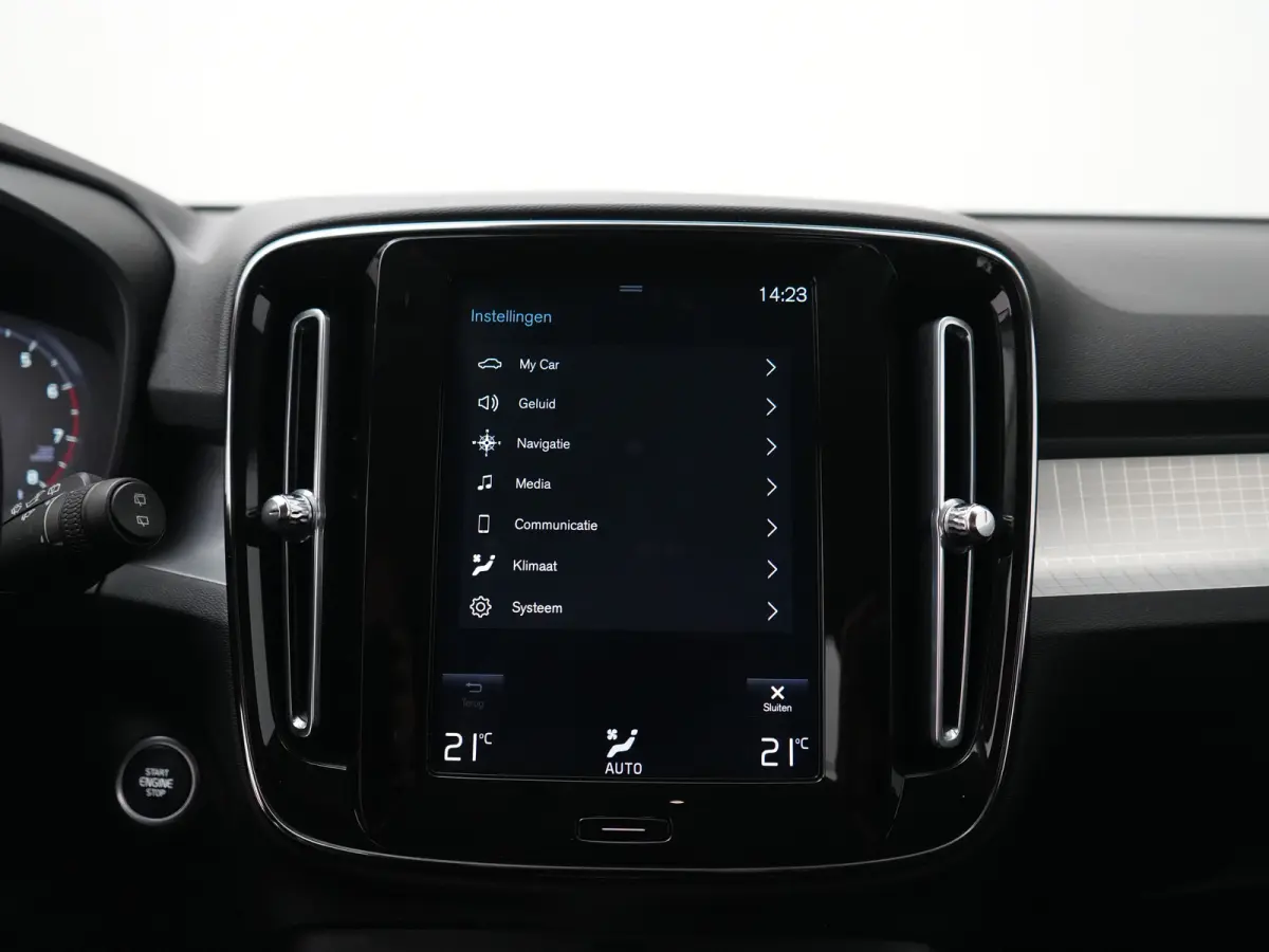 T3 Business Pro | Adaptive Cruise | BLIS | Trekhaak | Camera | Keyless Entry | Pilot Assist | Apple Carplay