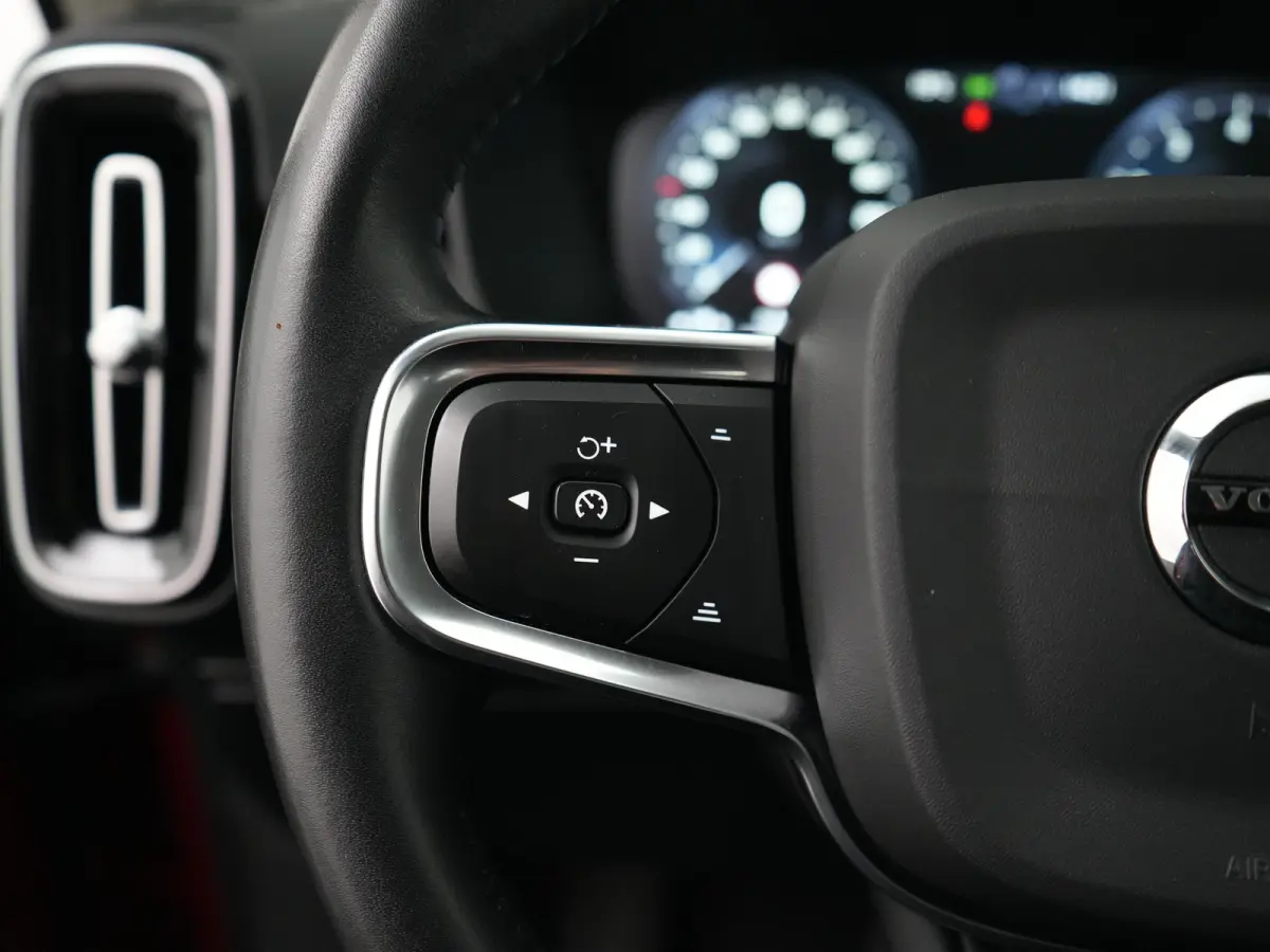 T3 Business Pro | Adaptive Cruise | BLIS | Trekhaak | Camera | Keyless Entry | Pilot Assist | Apple Carplay